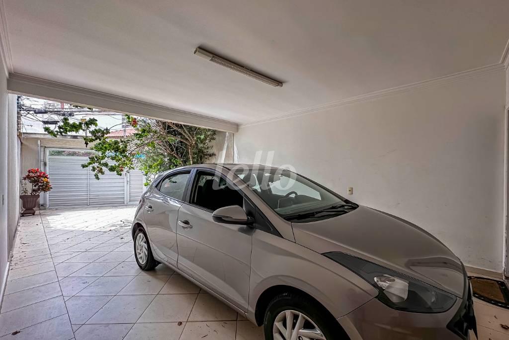 GARAGEM de Casa à venda, sobrado com 198 m², 3 quartos e 3 vagas em Vila Alice - Santo André