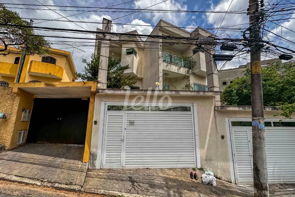 FACHADA de Casa à venda, sobrado com 198 m², 3 quartos e 3 vagas em Vila Alice - Santo André