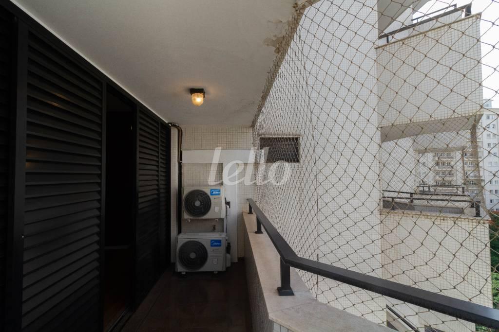 SACADA DA SUÍTE 4 de Apartamento para alugar, Padrão com 250 m², e 3 vagas em Jardim Paulista - São Paulo
