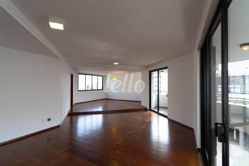 SALA de Apartamento para alugar, Padrão com 250 m², e 3 vagas em Jardim Paulista - São Paulo
