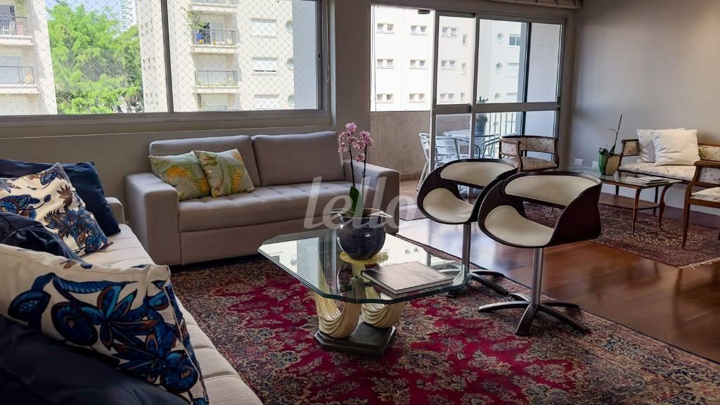 SALA de Apartamento à venda, Padrão com 205 m², 3 quartos e 2 vagas em Perdizes - São Paulo