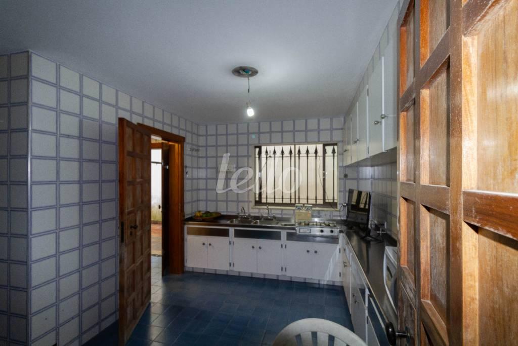 COPA de Casa para alugar, térrea com 745 m², 5 quartos e 10 vagas em Jardim América - São Paulo