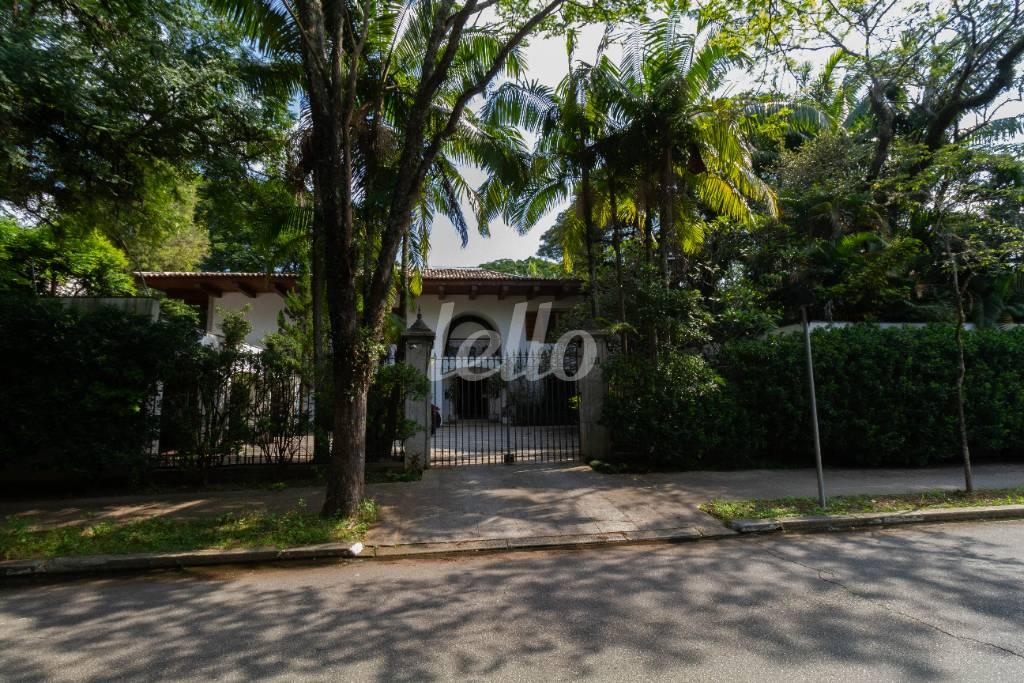 FACHADA de Casa para alugar, térrea com 745 m², 5 quartos e 10 vagas em Jardim América - São Paulo