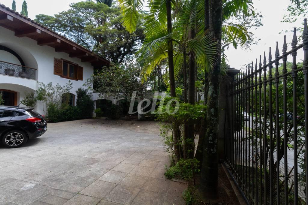 GARAGEM de Casa para alugar, térrea com 745 m², 5 quartos e 10 vagas em Jardim América - São Paulo
