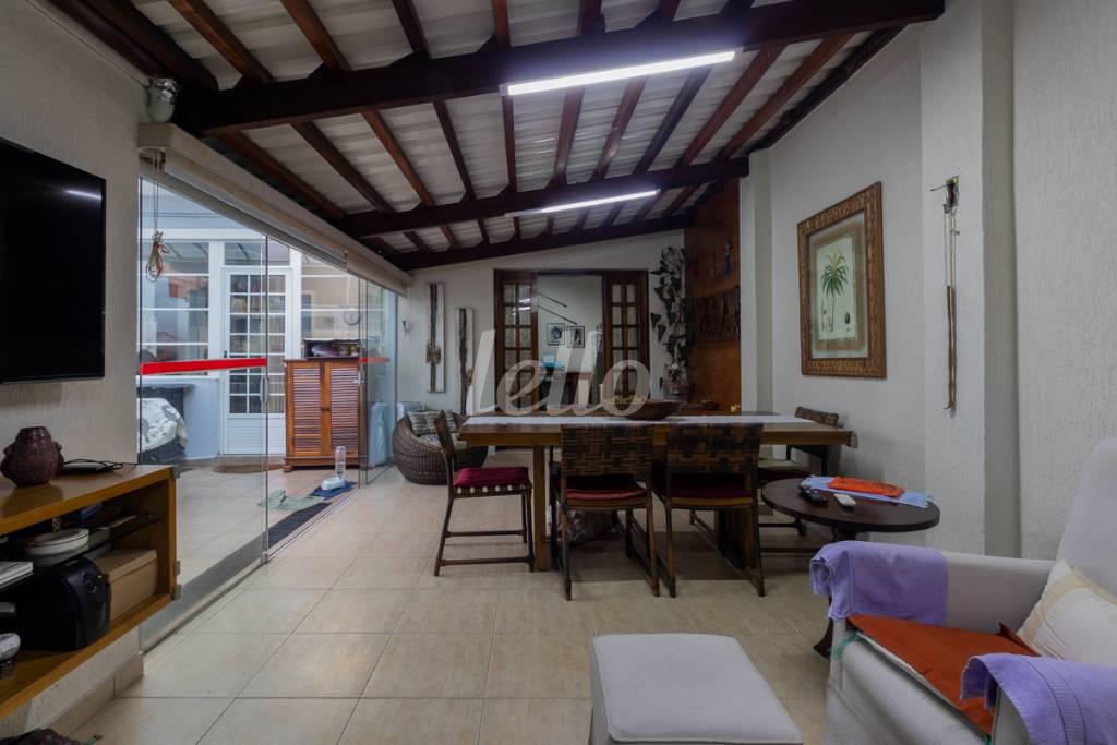 VARANDA de Casa à venda, térrea com 330 m², 4 quartos e 3 vagas em Chácara Inglesa - São Paulo