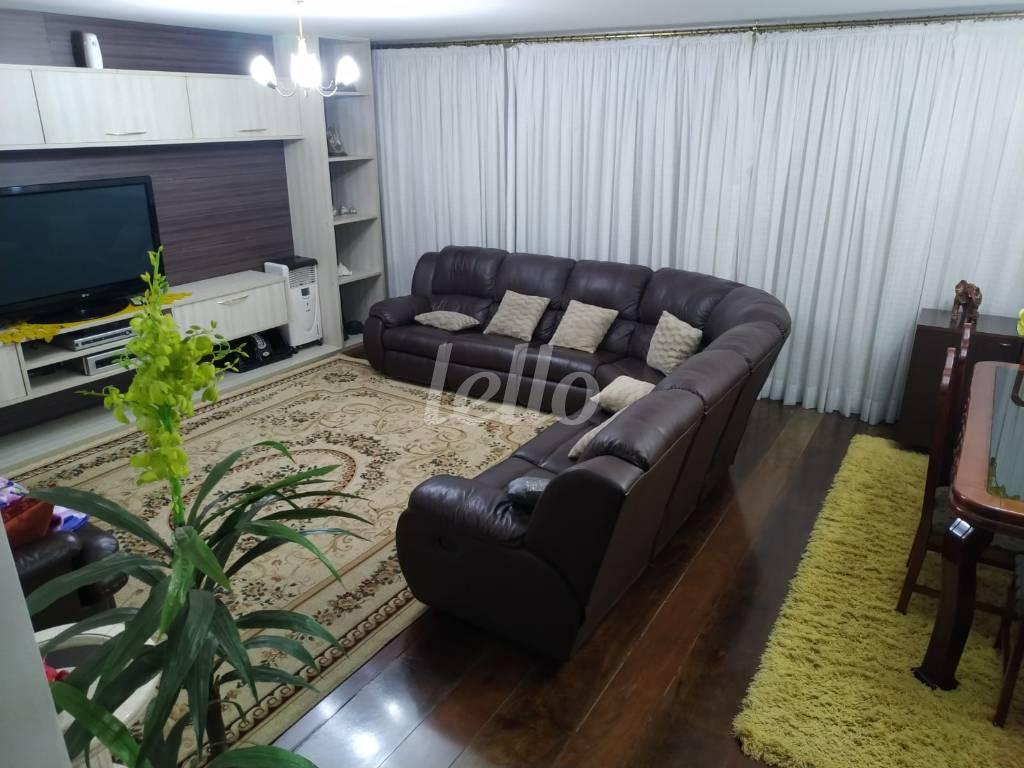 SALA de Casa à venda, sobrado com 482 m², 5 quartos e 8 vagas em Vila Bertioga - São Paulo