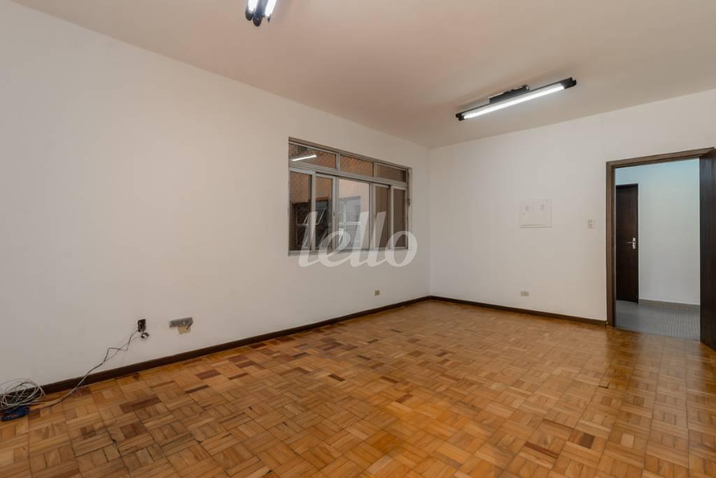 SALA de Sala / Conjunto para alugar, Padrão com 28 m², e em Liberdade - São Paulo