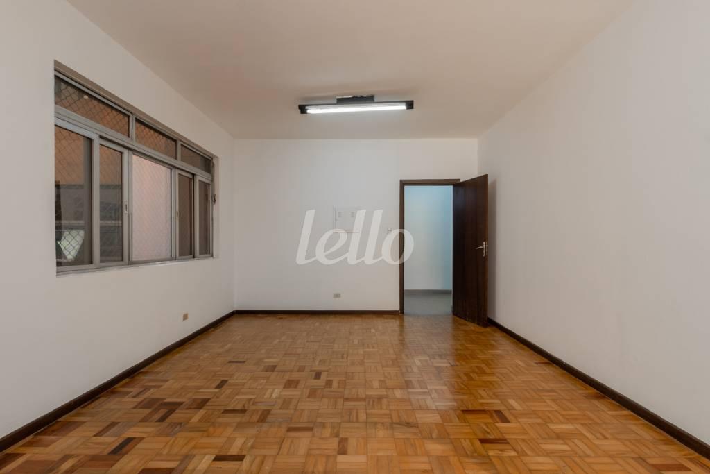 SALA de Sala / Conjunto para alugar, Padrão com 28 m², e em Liberdade - São Paulo