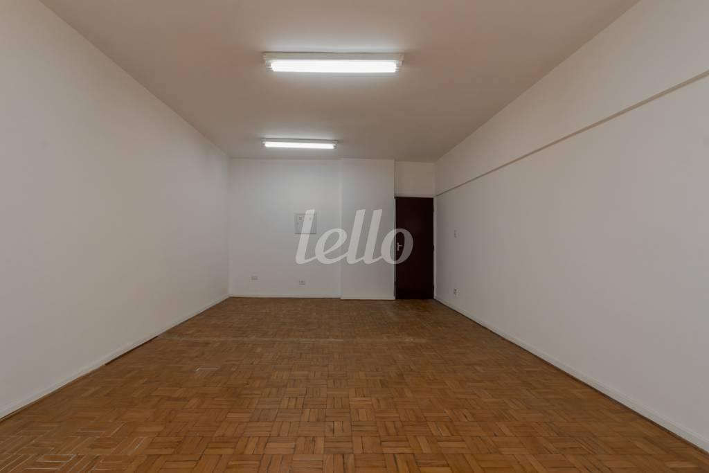 SALA de Sala / Conjunto para alugar, Padrão com 39 m², e em Liberdade - São Paulo