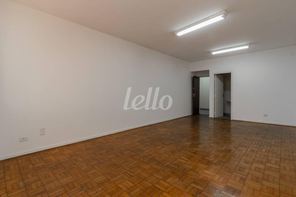 SALA de Sala / Conjunto para alugar, Padrão com 41 m², e em Liberdade - São Paulo