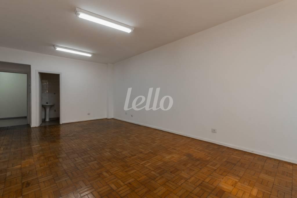 SALA de Sala / Conjunto para alugar, Padrão com 41 m², e em Liberdade - São Paulo