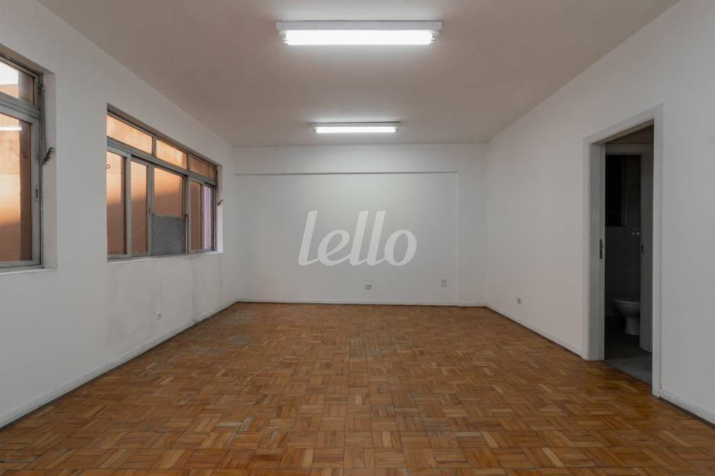 SALA de Sala / Conjunto para alugar, Padrão com 34 m², e em Liberdade - São Paulo