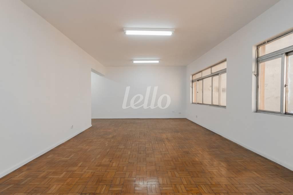 SALA de Sala / Conjunto para alugar, Padrão com 45 m², e em Liberdade - São Paulo