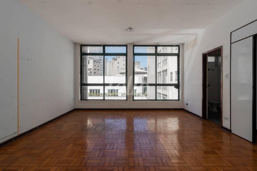 SALA de Sala / Conjunto para alugar, Padrão com 32 m², e em Liberdade - São Paulo