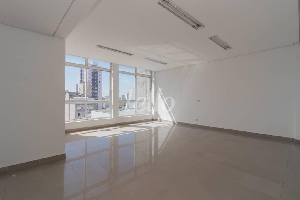 SALA de Sala / Conjunto para alugar, Padrão com 34 m², e em Liberdade - São Paulo