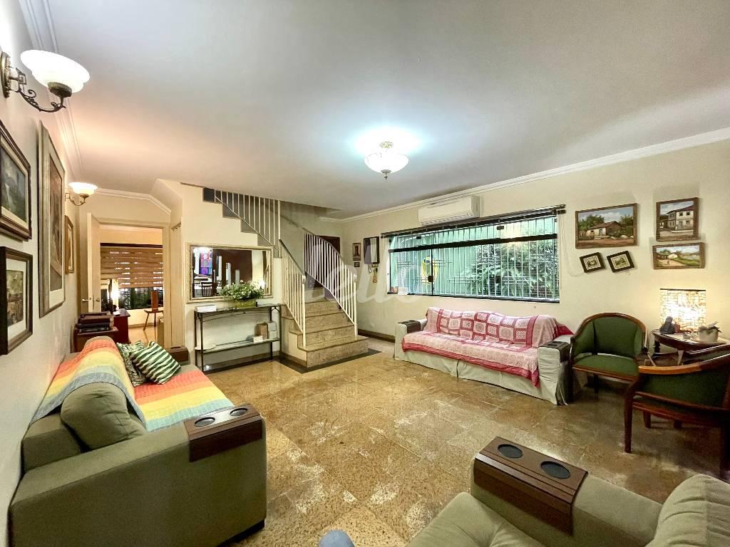 SALA DE ESTAR de Casa à venda, sobrado com 233 m², 3 quartos e 2 vagas em Mirandopolis - São Paulo