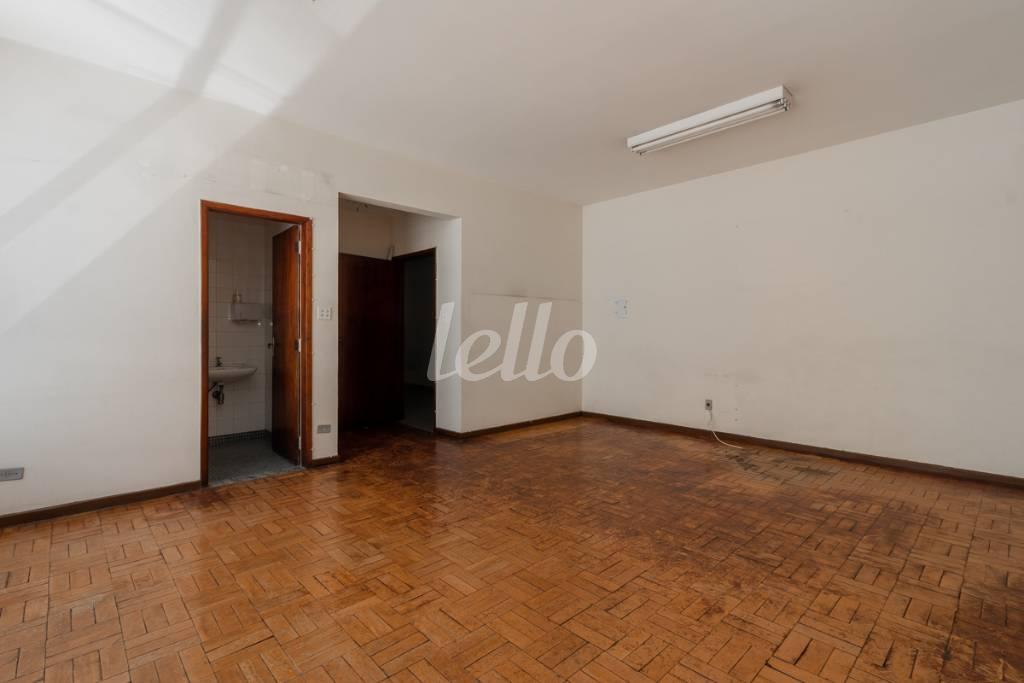 SALA de Sala / Conjunto para alugar, Padrão com 32 m², e em Liberdade - São Paulo