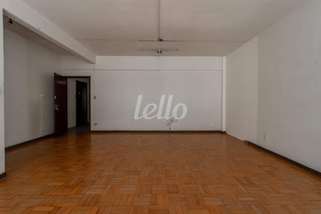 SALA de Sala / Conjunto para alugar, Padrão com 38 m², e em Liberdade - São Paulo