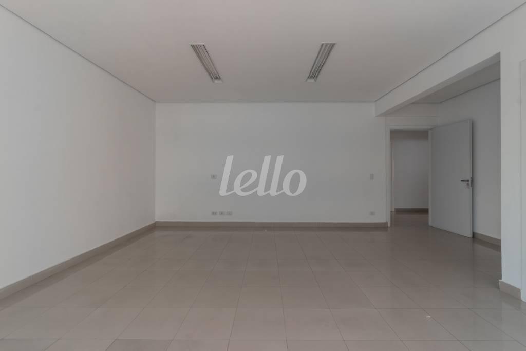 SALA de Sala / Conjunto para alugar, Padrão com 35 m², e em Liberdade - São Paulo