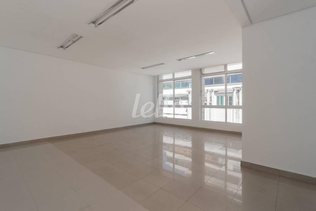 SALA de Sala / Conjunto para alugar, Padrão com 38 m², e em Liberdade - São Paulo