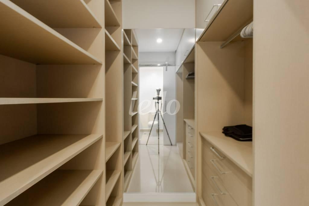 CLOSET de Apartamento à venda, Studio com 38 m², 1 quarto e 1 vaga em Campo Belo - São Paulo