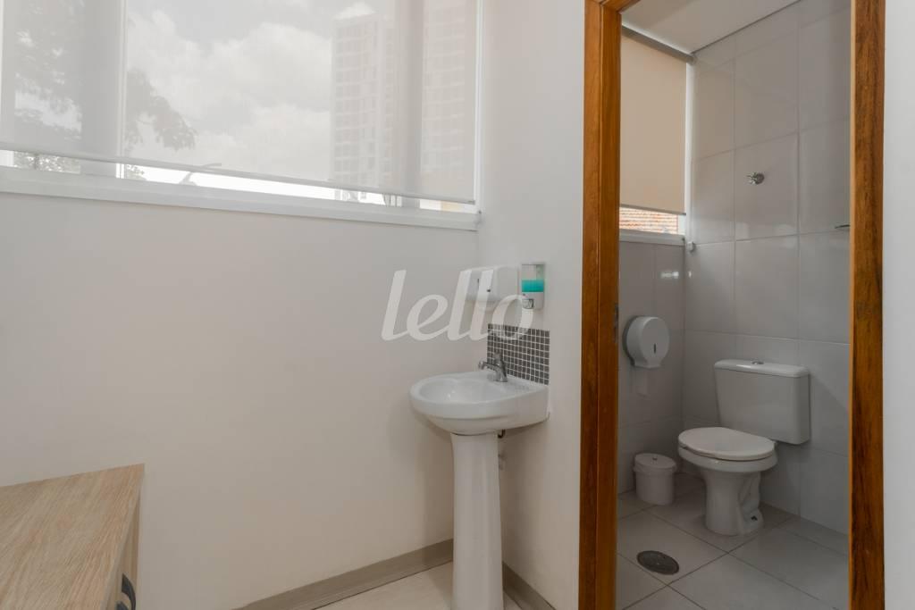 BANHEIRO SALA de Sala / Conjunto para alugar, Padrão com 13 m², e 1 vaga em Vila Mariana - São Paulo