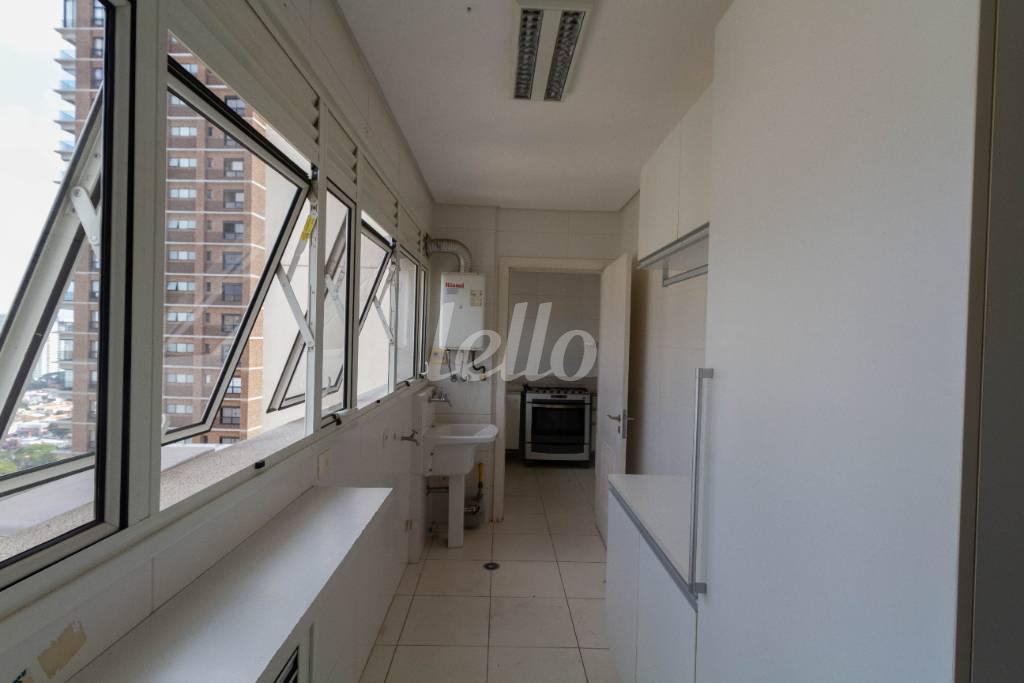 ÁREA DE SERVIÇO de Apartamento para alugar, Padrão com 152 m², 3 quartos e 3 vagas em Itaim Bibi - São Paulo
