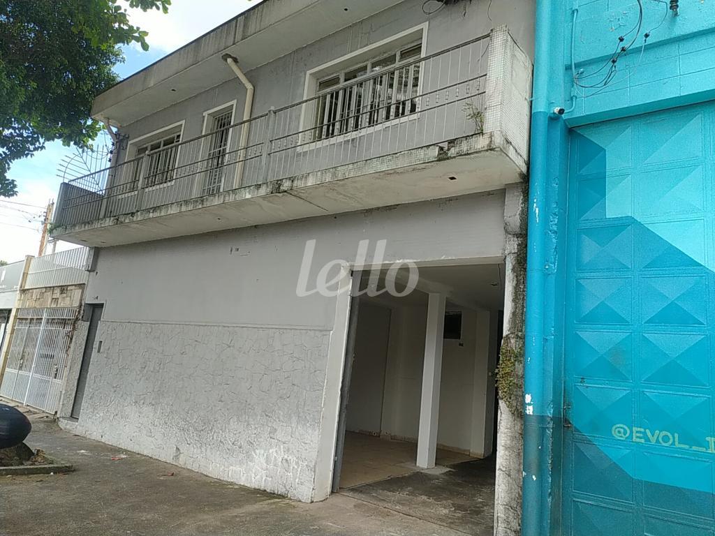 FACHADA de Galpão/Armazém para alugar, Padrão com 300 m², e em Vila Sabrina - São Paulo