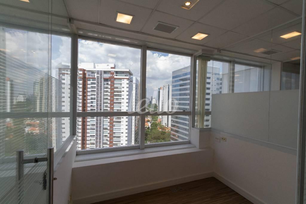 SALA 4 de Sala / Conjunto para alugar, Padrão com 110 m², e 3 vagas em Cidade Monções - São Paulo