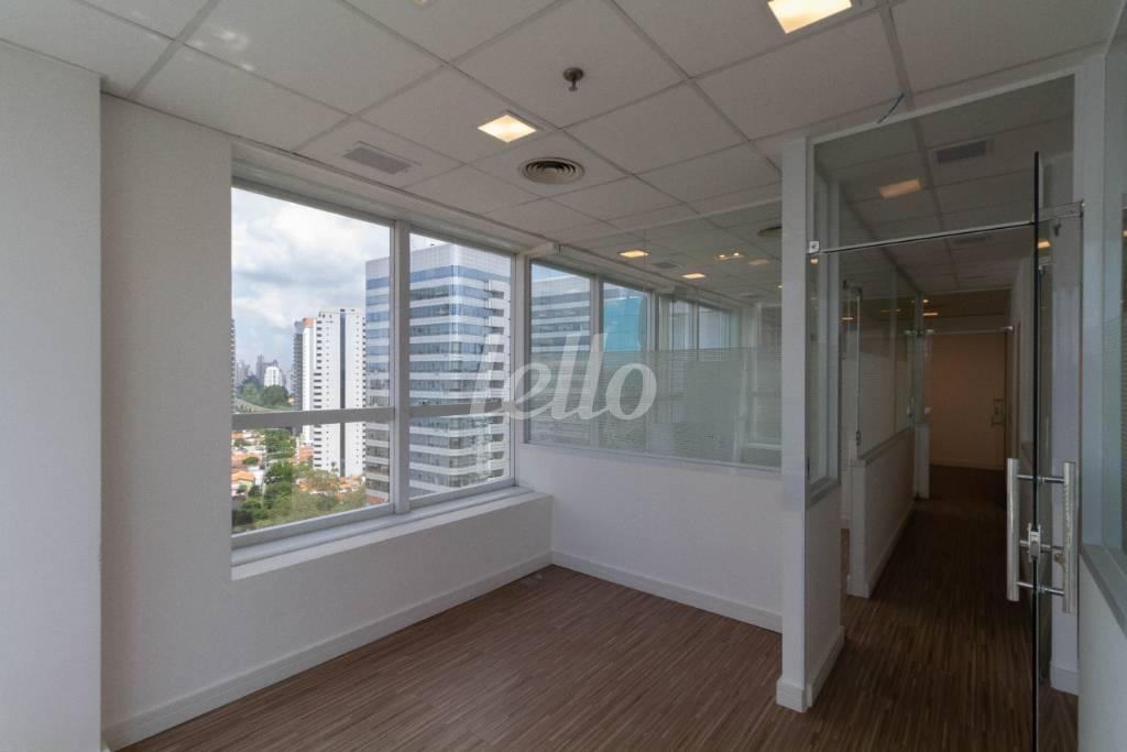 SALA 5 de Sala / Conjunto para alugar, Padrão com 110 m², e 3 vagas em Cidade Monções - São Paulo