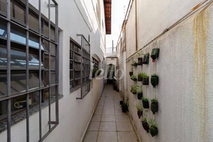 LATERAL de Casa à venda, sobrado com 218 m², 3 quartos e 2 vagas em Água Rasa - São Paulo