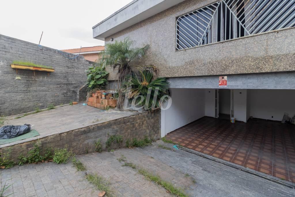 GARAGEM de Casa para alugar, sobrado com 363 m², 5 quartos e 6 vagas em Vila Basileia - São Paulo