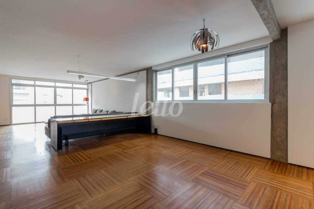 SALA 1 de Apartamento para alugar, Padrão com 202 m², 2 quartos e 2 vagas em Itaim Bibi - São Paulo