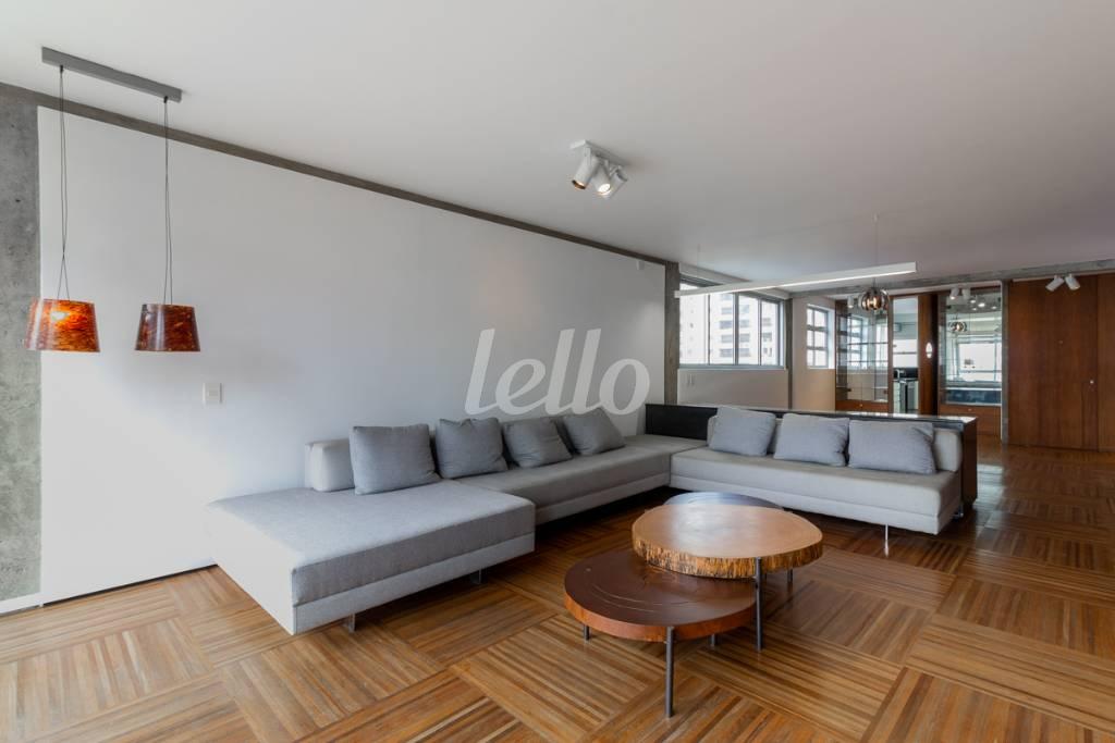 SALA 1 de Apartamento para alugar, Padrão com 202 m², 2 quartos e 2 vagas em Itaim Bibi - São Paulo