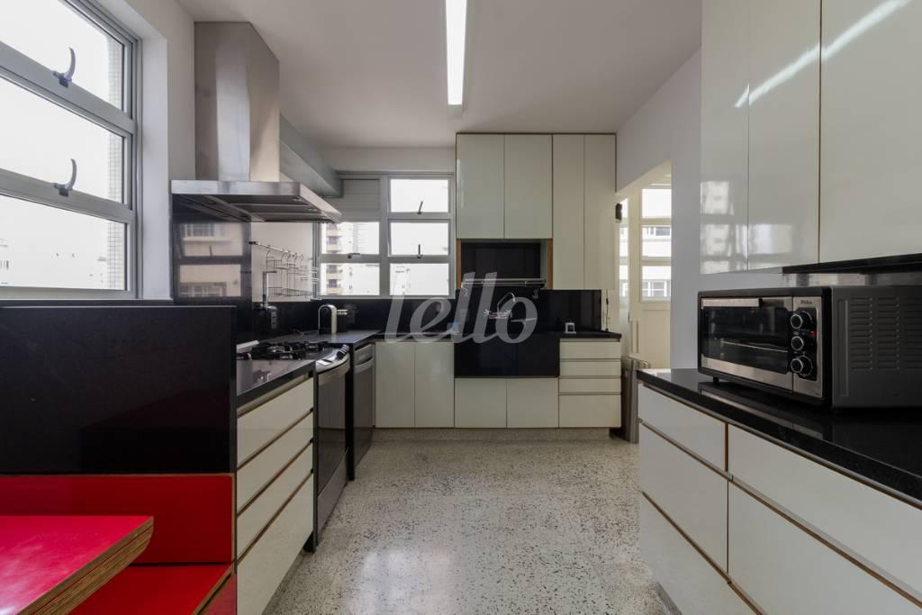COZINHA de Apartamento para alugar, Padrão com 202 m², 2 quartos e 2 vagas em Itaim Bibi - São Paulo