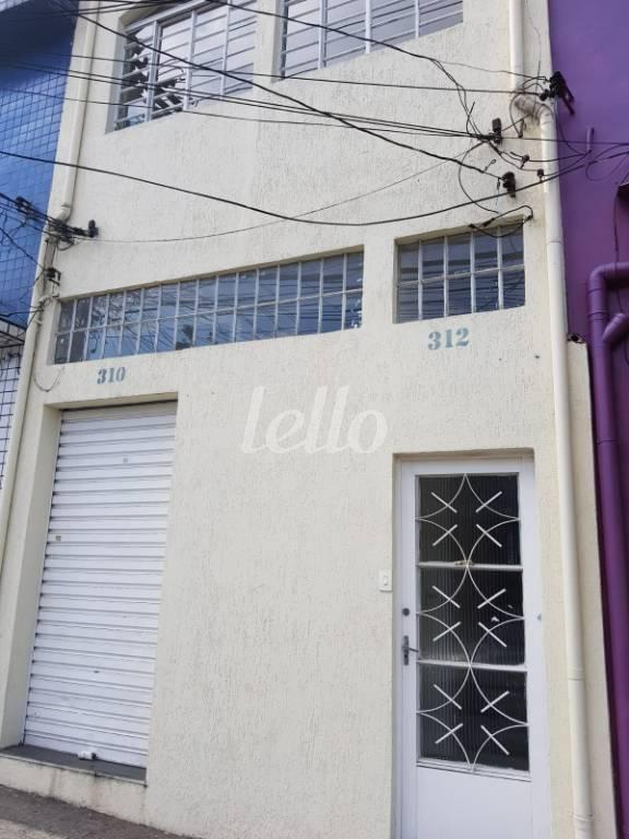 FACHADA de Casa à venda, sobrado com 160 m², 1 quarto e em Mirandopolis - São Paulo