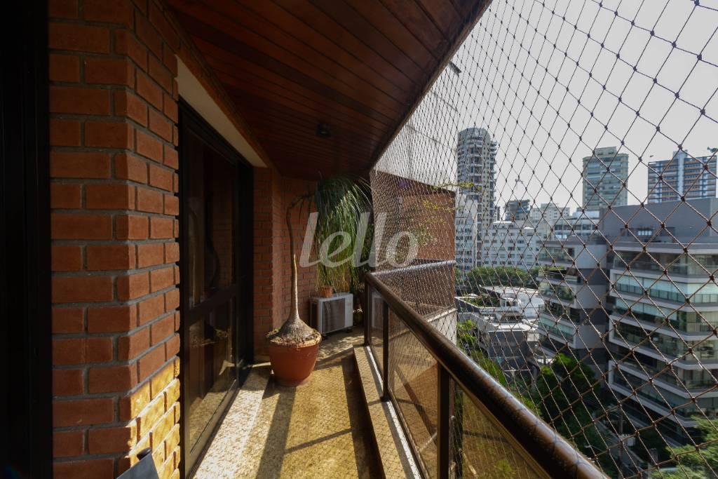 SACADA DA SALA de Apartamento para alugar, cobertura - Padrão com 600 m², 4 quartos e 4 vagas em Jardim Paulista - São Paulo