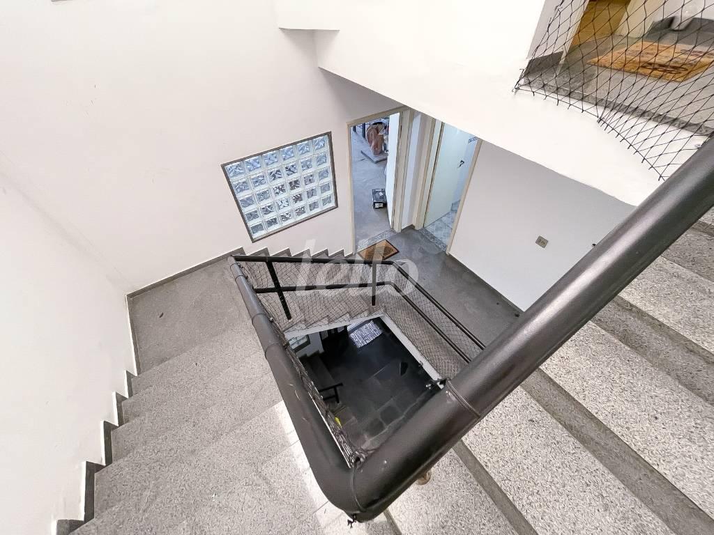 ESCADAS de Casa à venda, sobrado com 500 m², 4 quartos e 6 vagas em Vila Mariana - São Paulo
