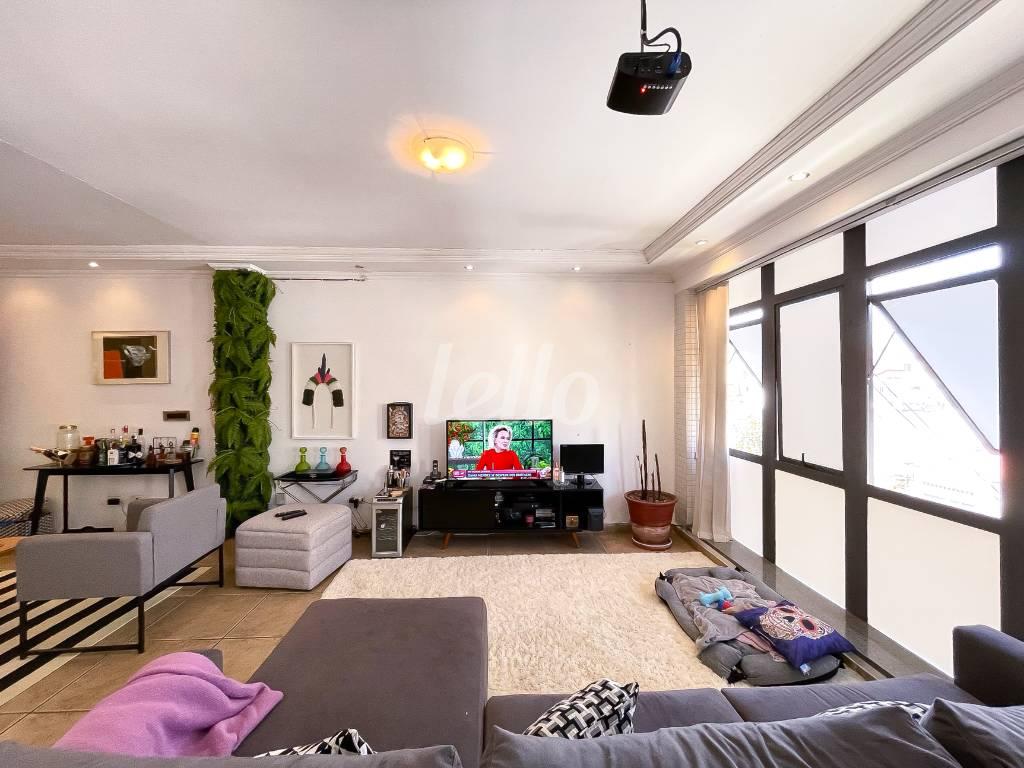 TERCEIRO ANDAR LIVING de Casa à venda, sobrado com 500 m², 4 quartos e 6 vagas em Vila Mariana - São Paulo