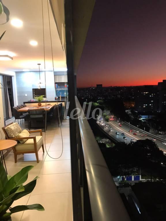 VARANDA GOURMET de Apartamento à venda, Padrão com 118 m², 2 quartos e 2 vagas em Pinheiros - São Paulo