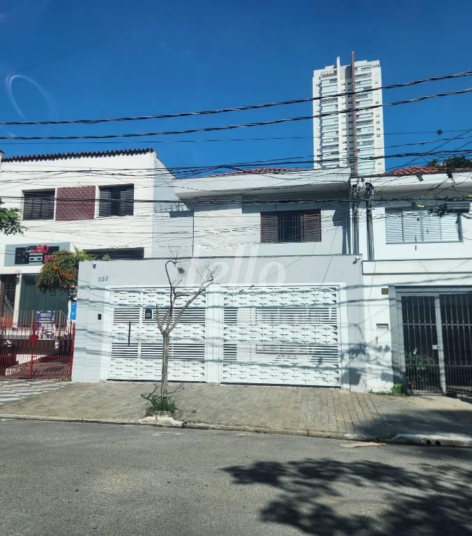FAXADA de Casa à venda, sobrado com 250 m², 3 quartos e 3 vagas em Cambuci - São Paulo