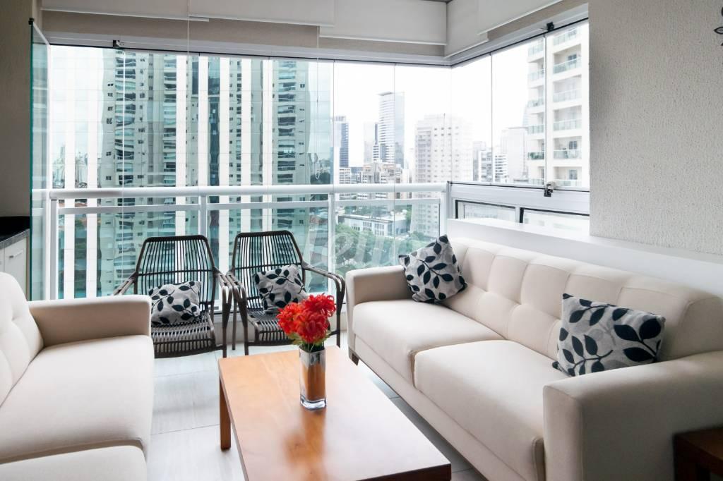 SALA de Apartamento à venda, Padrão com 66 m², 1 quarto e 1 vaga em Brooklin Paulista - São Paulo