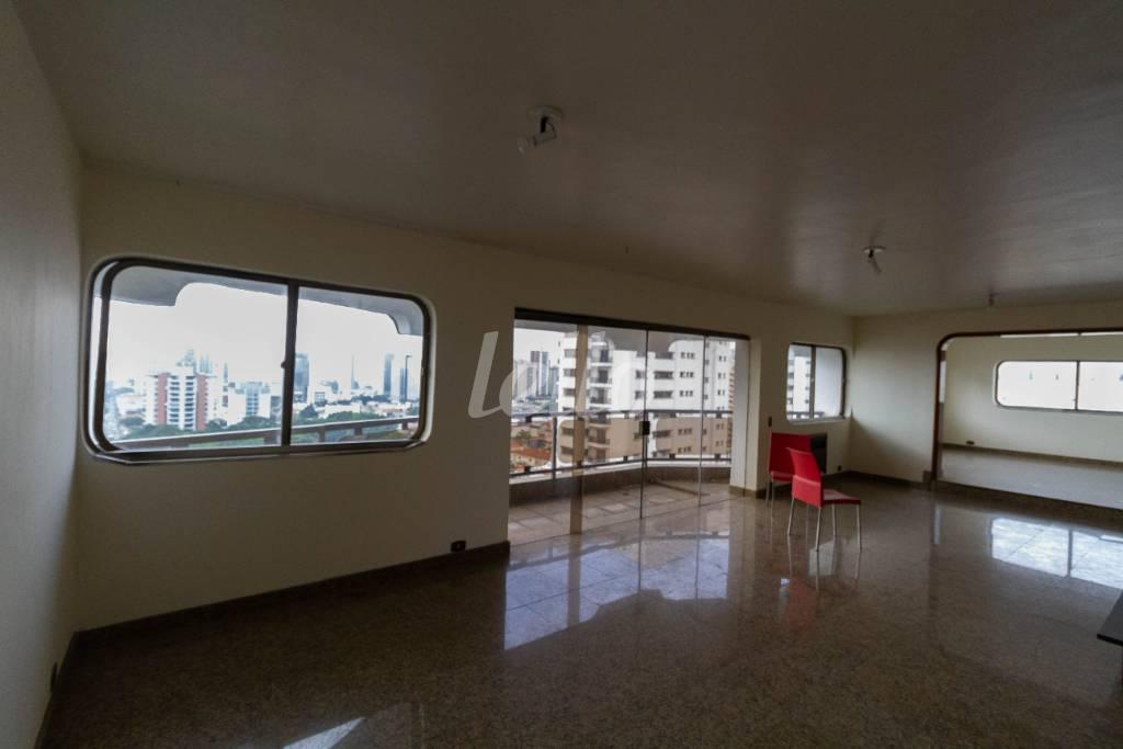 SALA de Apartamento à venda, Padrão com 300 m², 3 quartos e 2 vagas em Vila Regente Feijó - São Paulo