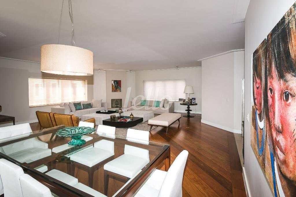 SALA de Apartamento para alugar, Padrão com 393 m², 5 quartos e 6 vagas em Vila Suzana - São Paulo