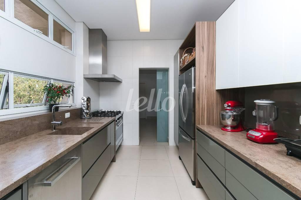 COZINHA de Apartamento para alugar, Padrão com 393 m², 5 quartos e 6 vagas em Vila Suzana - São Paulo