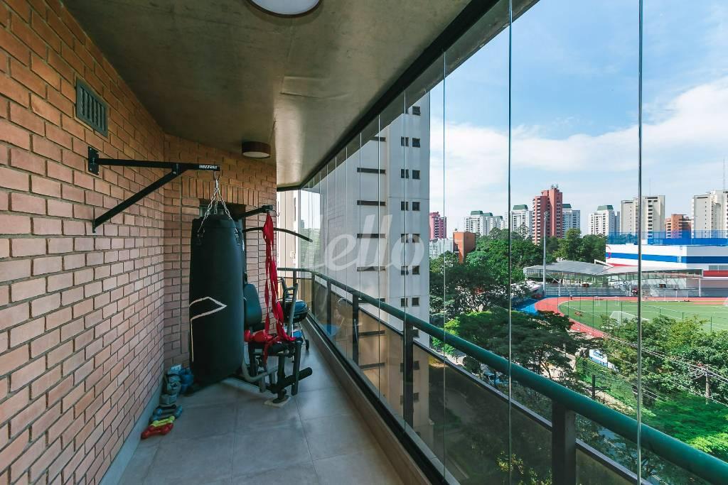 SACADA de Apartamento para alugar, Padrão com 393 m², 5 quartos e 6 vagas em Vila Suzana - São Paulo
