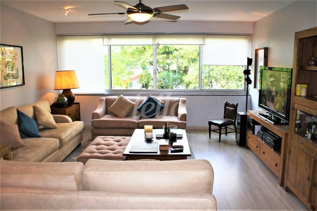 LIVING de Apartamento à venda, Padrão com 153 m², 3 quartos e 2 vagas em Itaim Bibi - São Paulo