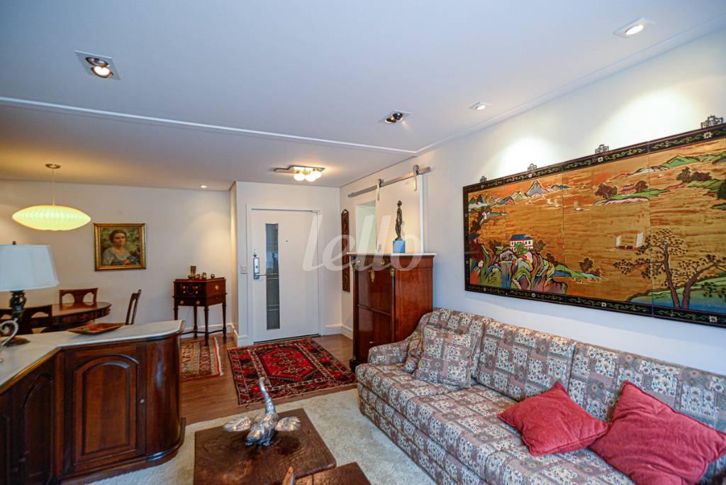 SALA de Apartamento à venda, Padrão com 130 m², 3 quartos e 1 vaga em Jardim Paulista - São Paulo