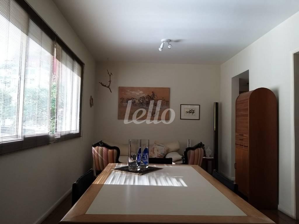 SALA de Apartamento à venda, Padrão com 74 m², 2 quartos e 2 vagas em Pinheiros - São Paulo