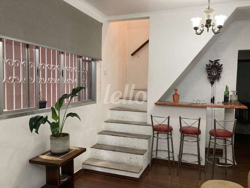 ESCADA de Casa à venda, sobrado com 150 m², 3 quartos e 2 vagas em Vila Libanesa - São Paulo